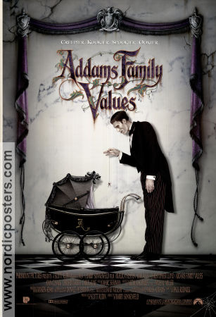 Addams Family Values 1993 poster Anjelica Huston Raul Julia Christopher Lloyd Barry Sonnenfeld Barn