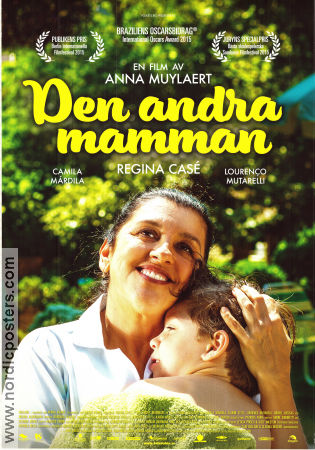 Den andra mamman 2015 poster Regina Casé Helena Albergaria Michel Joelsas Anna Muylaert Filmen från: Portugal