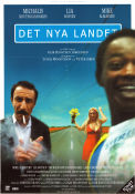 Det nya landet 2000 poster Mike Almayehu Michalis Koutsogiannakis Lia Boysen Geir Hansteen Jorgensen Text: Peter Birro Från TV