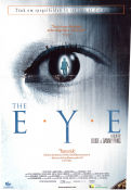 The Eye 2002 poster Angelica Lee Chutcha Rujinanon Lawrence Chou Danny Pang Filmen från: Hong Kong Asien