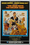 Mannen med den gyllene pistolen 1985 poster Roger Moore Britt Ekland Christopher Lee