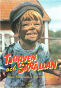 Tjorven och Skrållan 1965 poster Maria Johansson Torsten Lilliecrona Bengt Eklund Louise Edlind Olle Hellbom Hitta mer: Saltkråkan Text: Astrid Lindgren